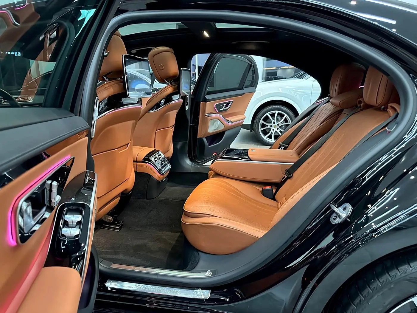 Mercedes-Benz S-Class 2023 — Photo 7/9