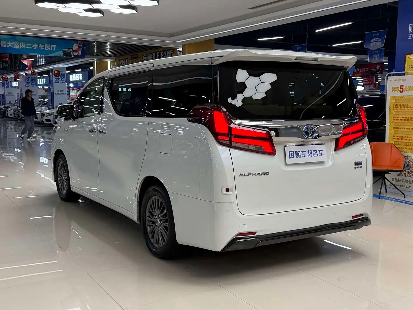 Toyota Alphard 2019 — Photo 18/20