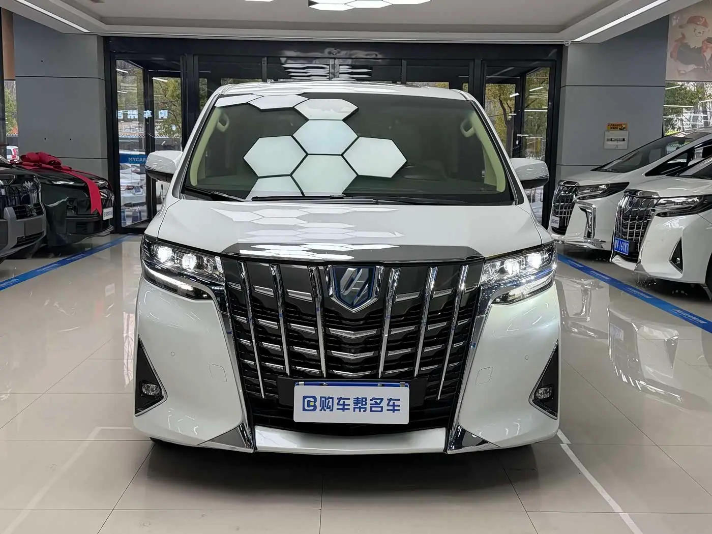 Toyota Alphard 2019 — Photo 2/20
