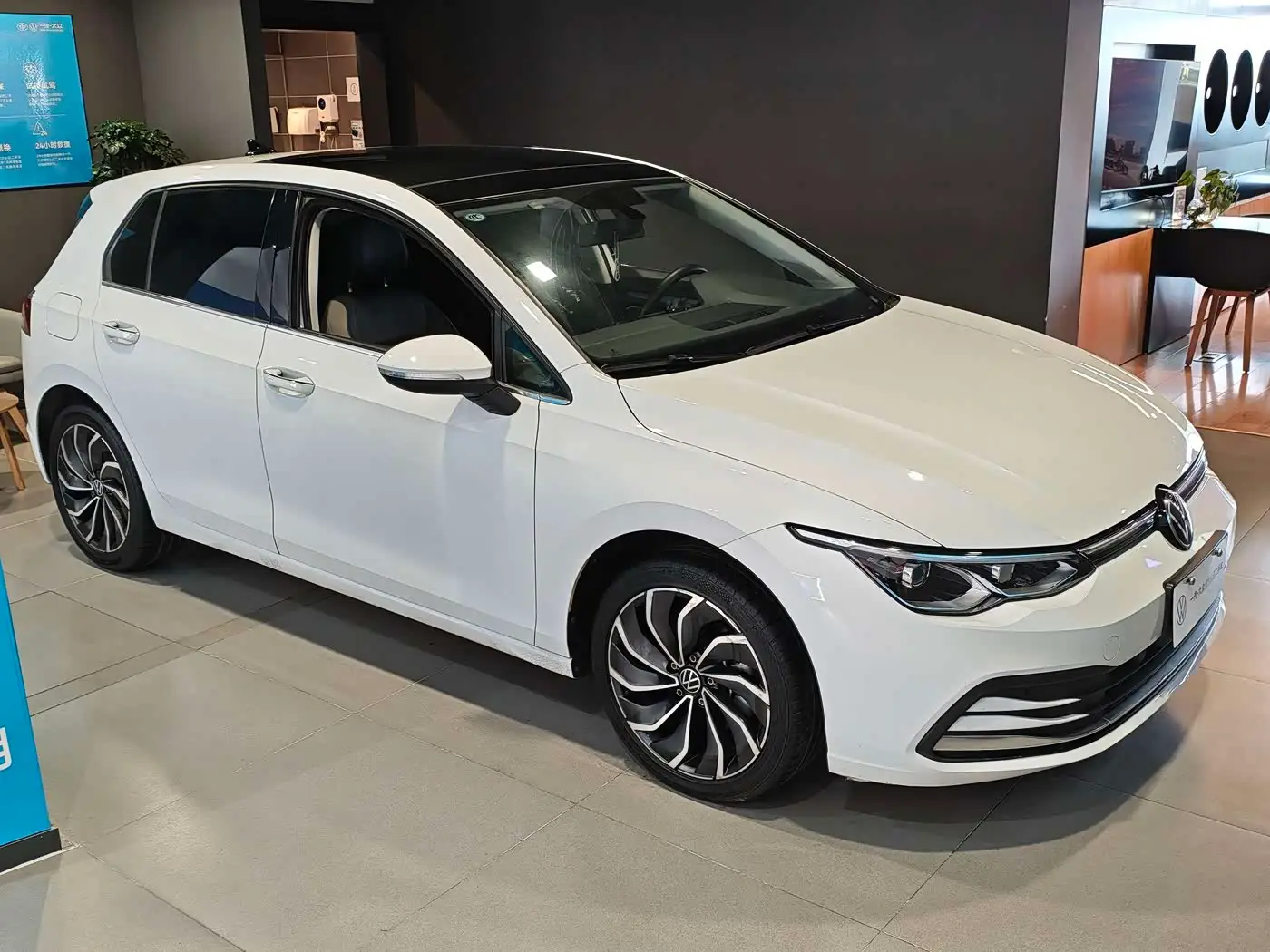 Volkswagen Golf, 2024