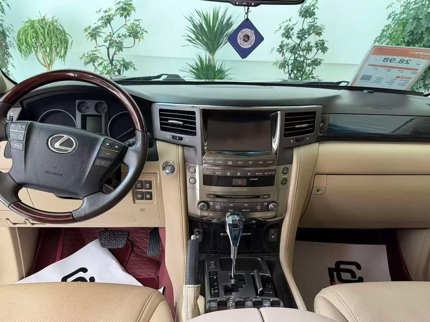 Lexus LX 2010 — Photo 11/15