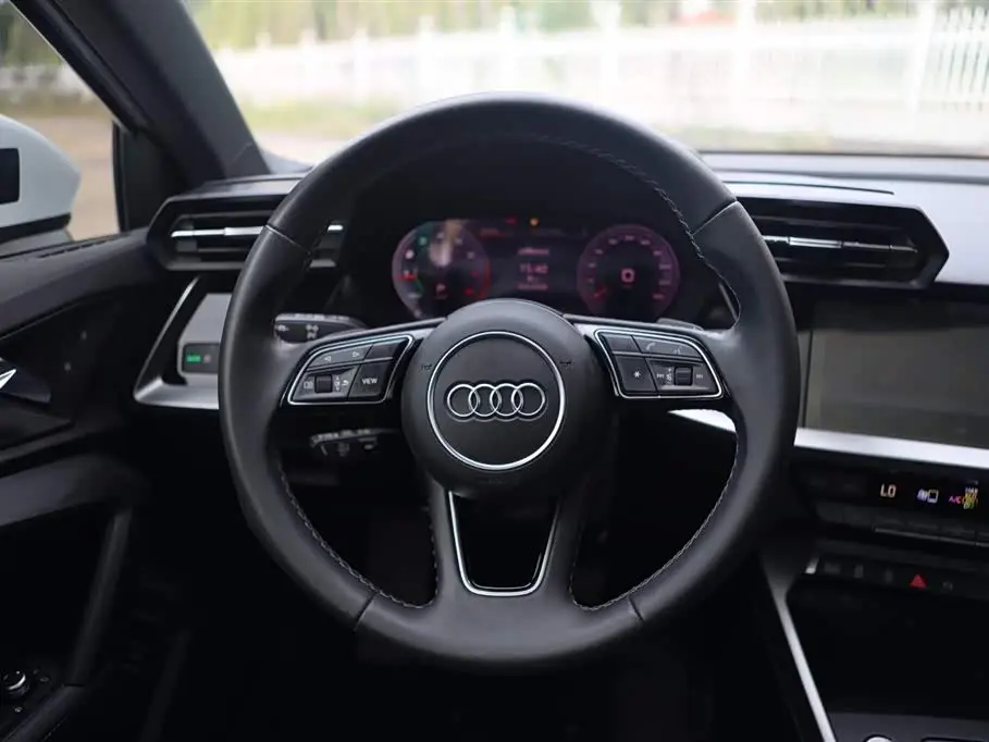 Audi A3 2023 — Фото 14/16