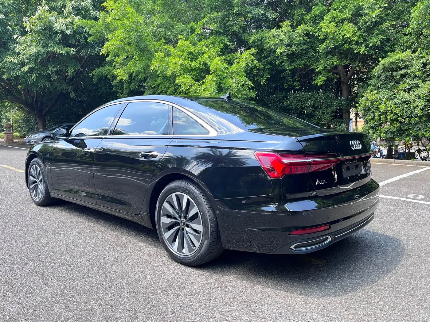 Audi A6L 2022 — Photo 6/16