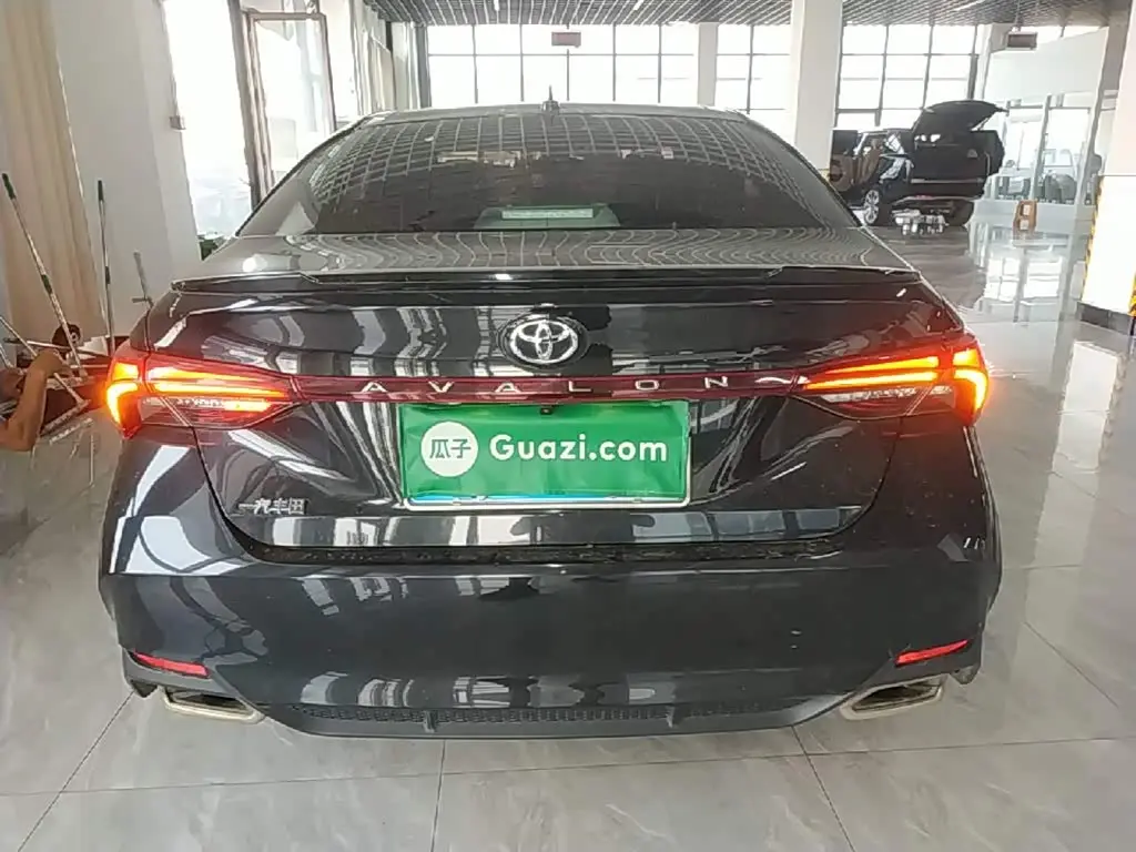 Toyota Avalon 2019 — Фото 6/20