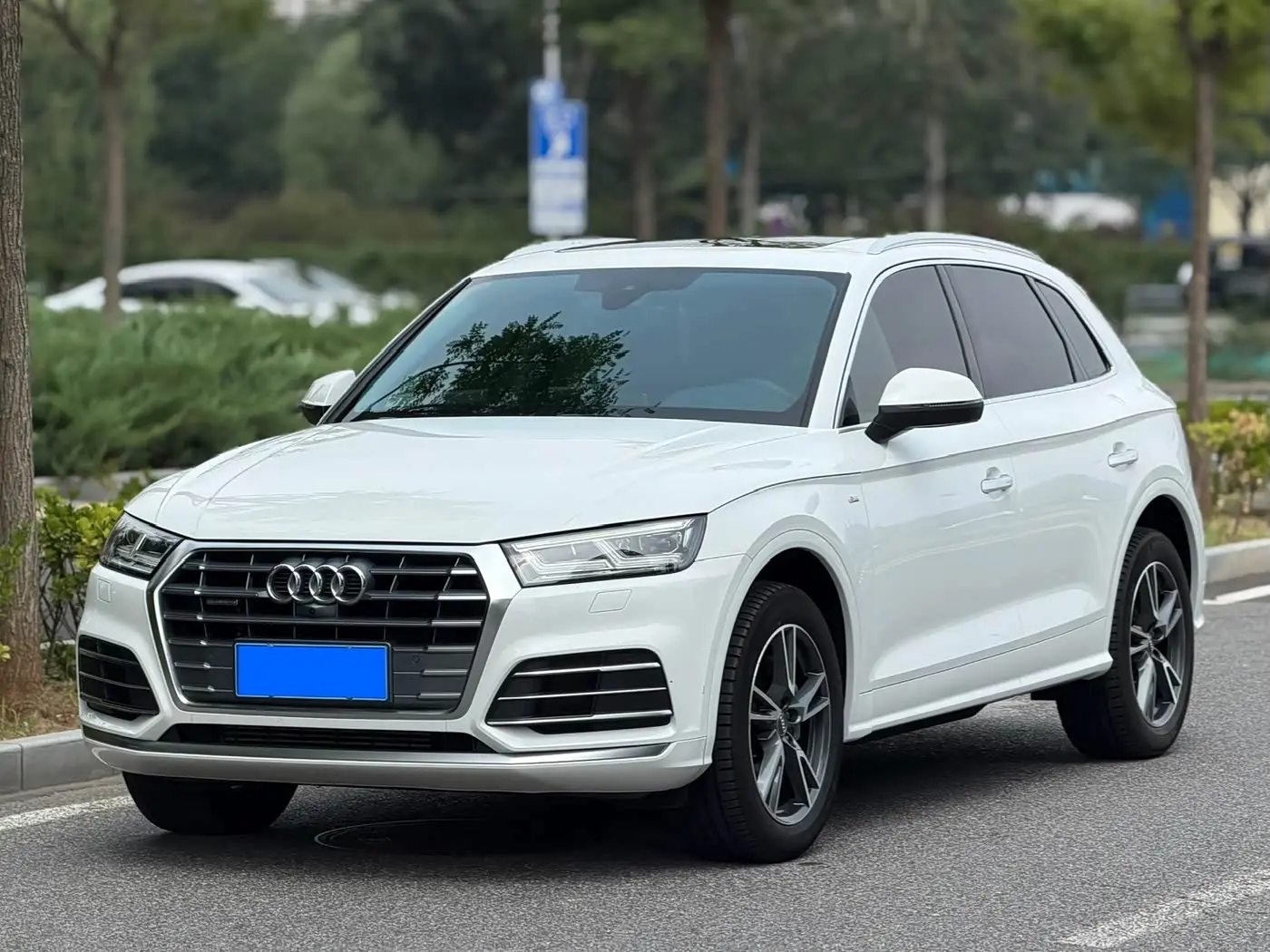 Audi Q5L 2021 — Photo 1/20