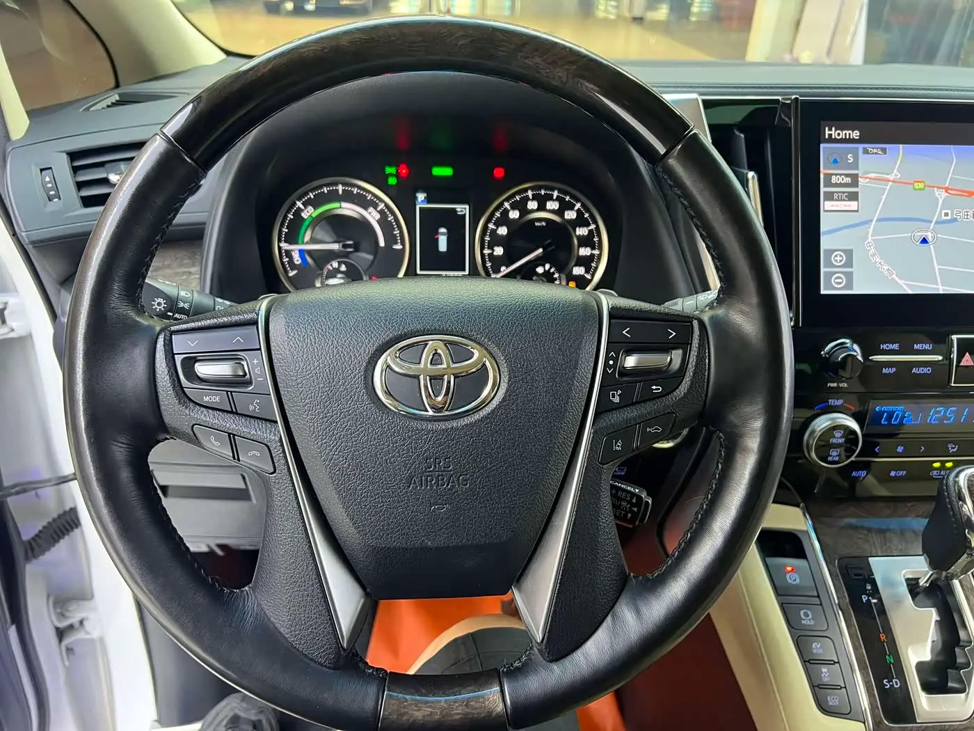 Toyota Alphard 2022 — Photo 18/20