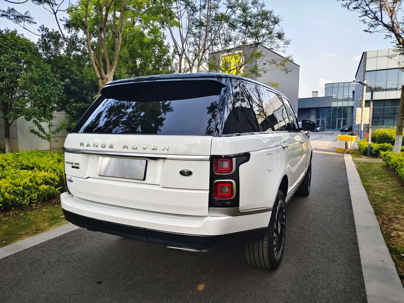 Land Rover Range Rover 2017 — Photo 11/13