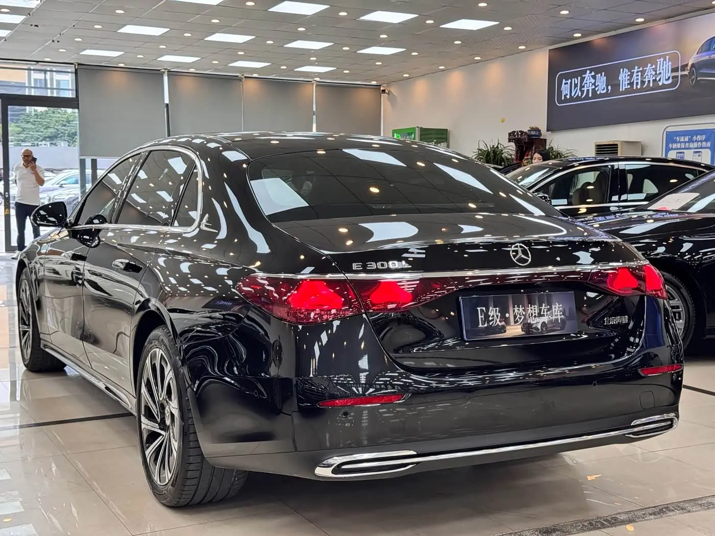 Mercedes-Benz E-Class 2024 — Photo 6/20