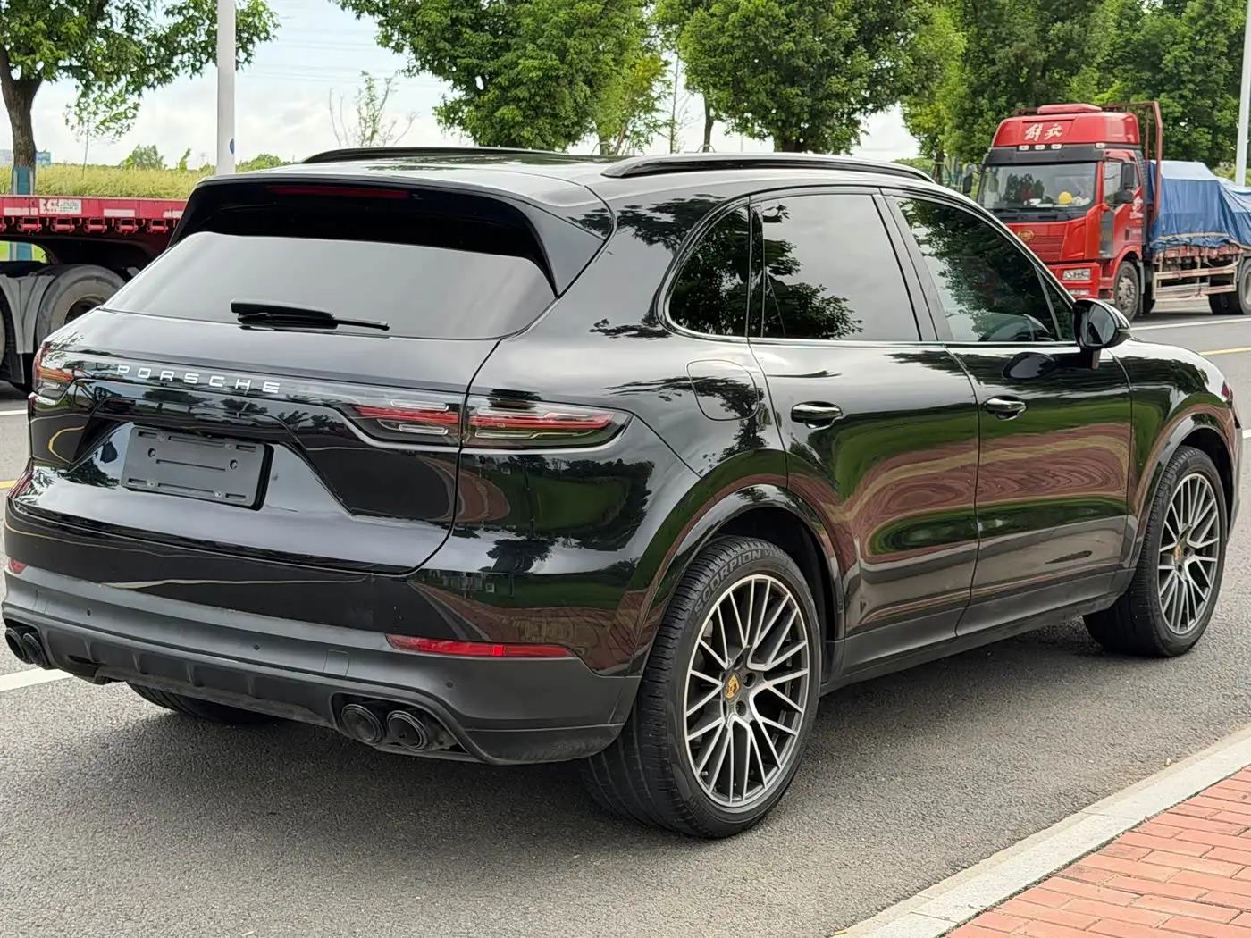 Porsche Cayenne 2020 — Photo 7/19