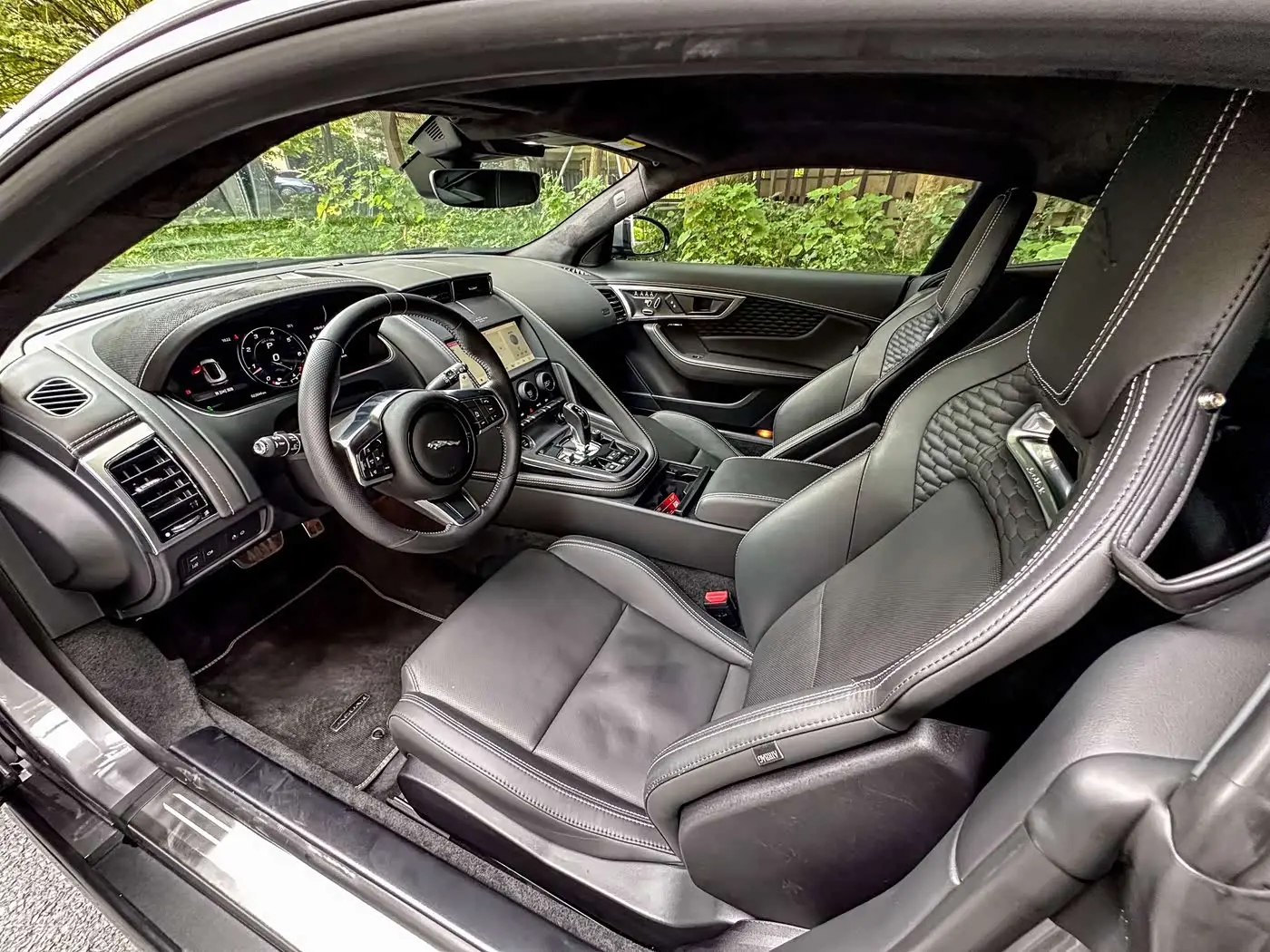 Jaguar F-TYPE 2023 — Photo 8/15