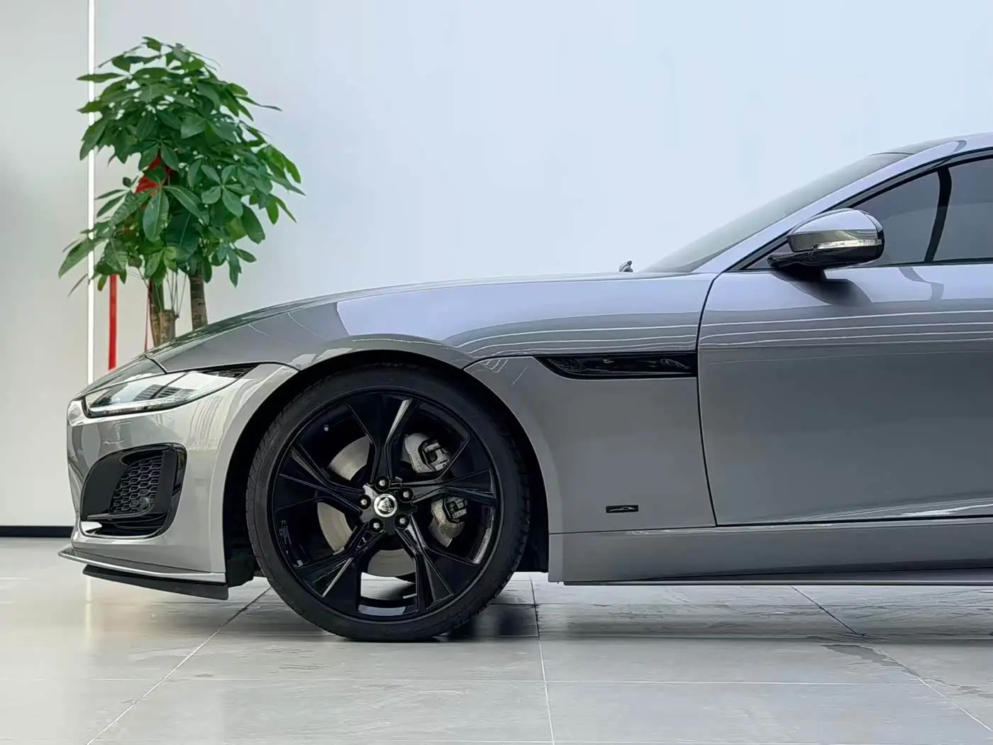 Jaguar F-TYPE 2024 — Photo 13/18