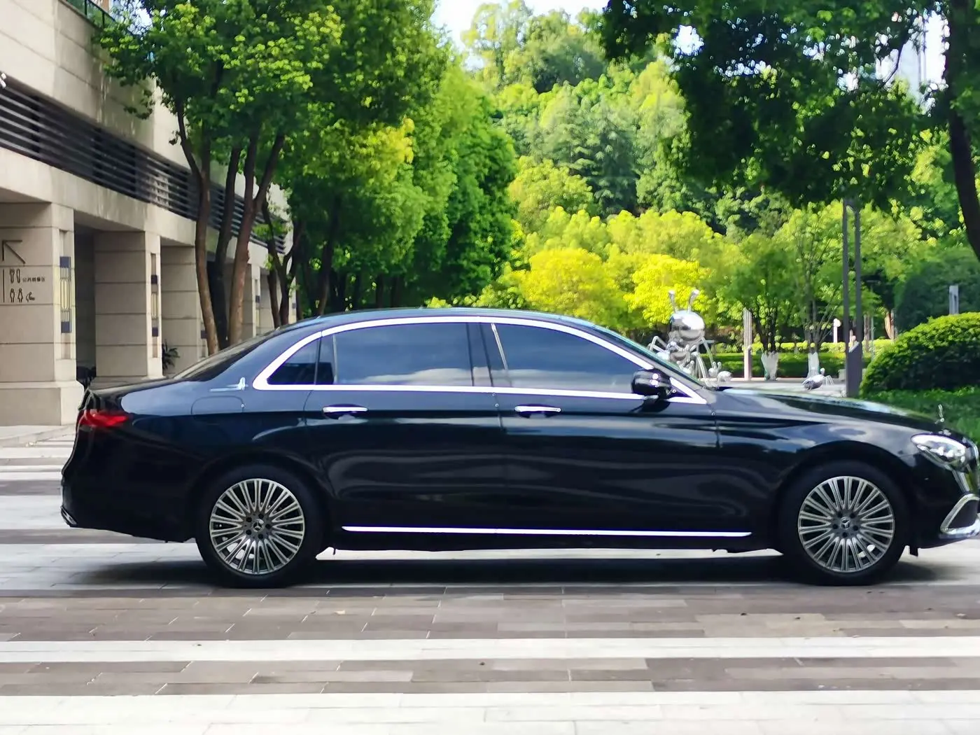 Mercedes-Benz E-Class 2023 — ფოტო 5/20