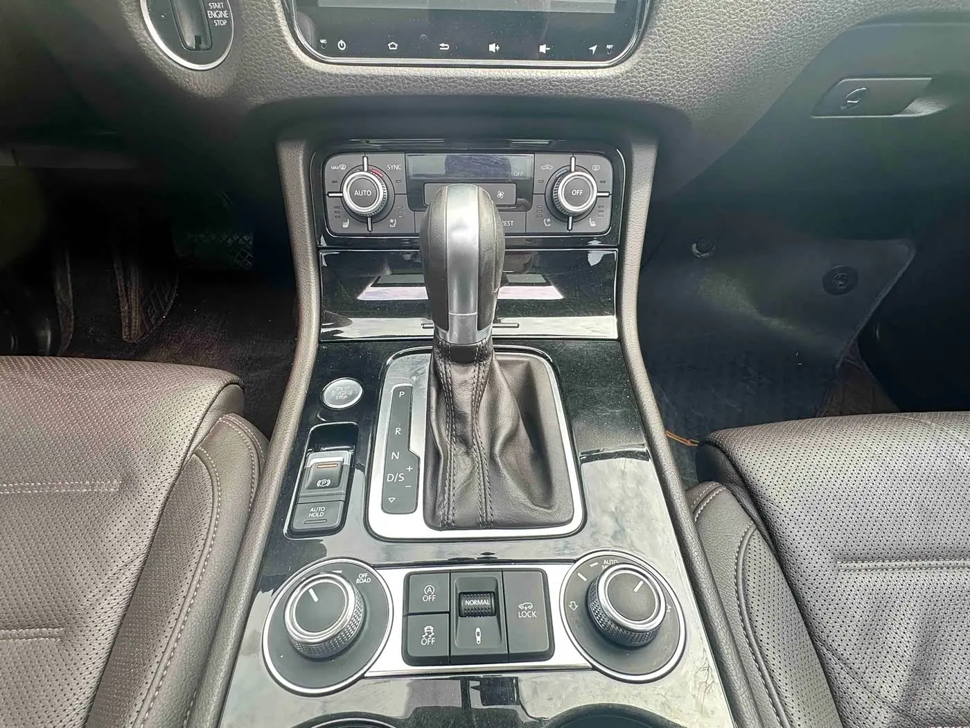 Volkswagen Touareg 2017 — Photo 13/14