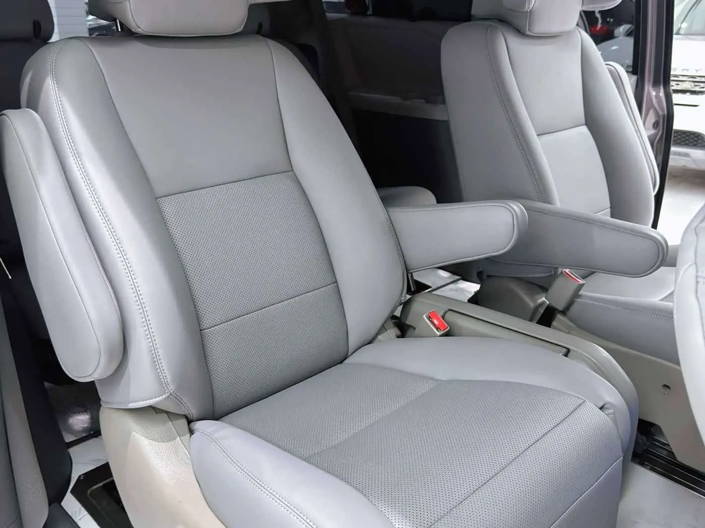 Toyota Sienna 2017 — Şəkil 5/9