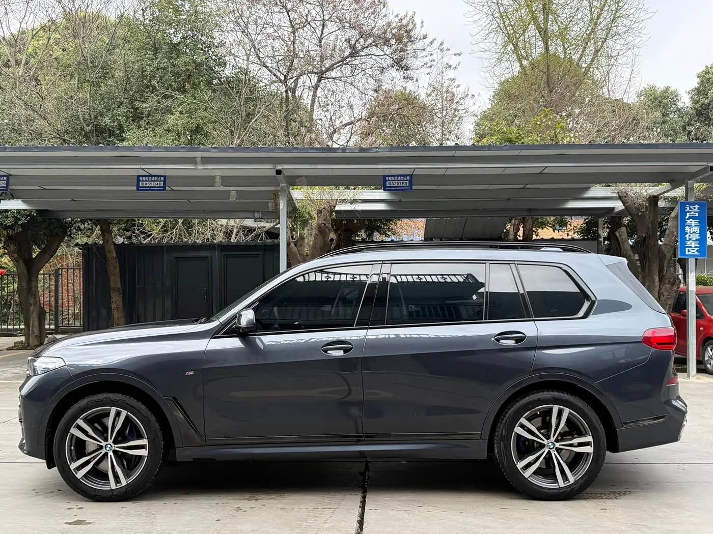 BMW X7 2019 — Photo 11/15