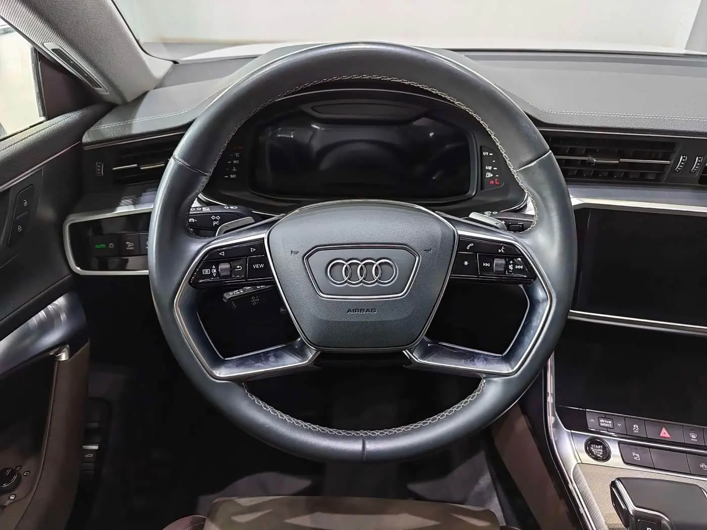 Audi A7L 2023 — ფოტო 8/20