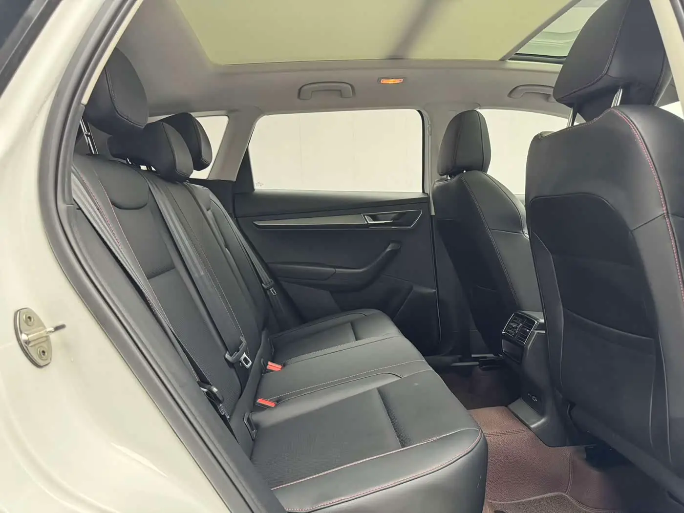 Škoda Karoq 2023 — Photo 9/20