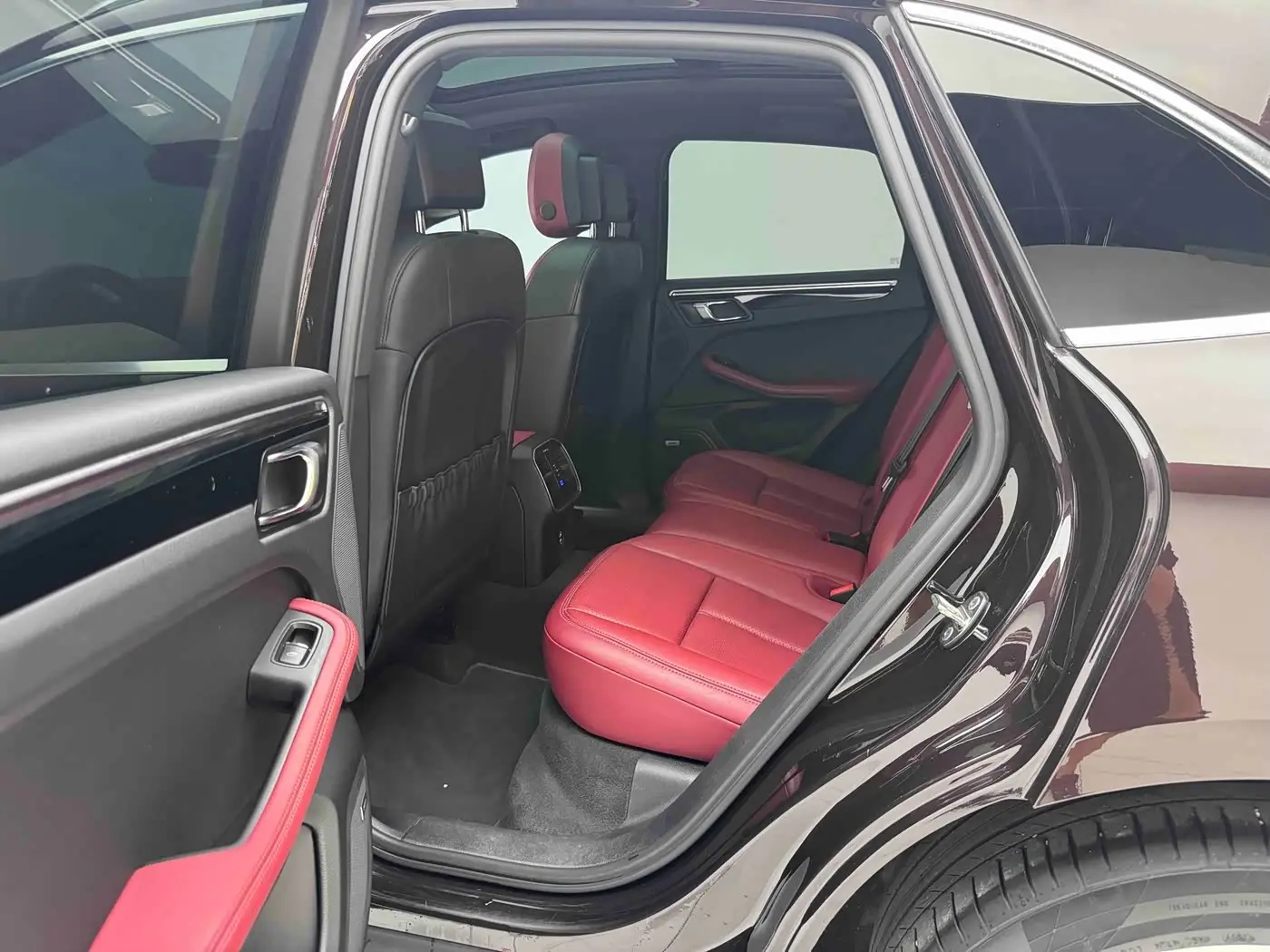 Porsche Macan 2021 — Photo 9/16