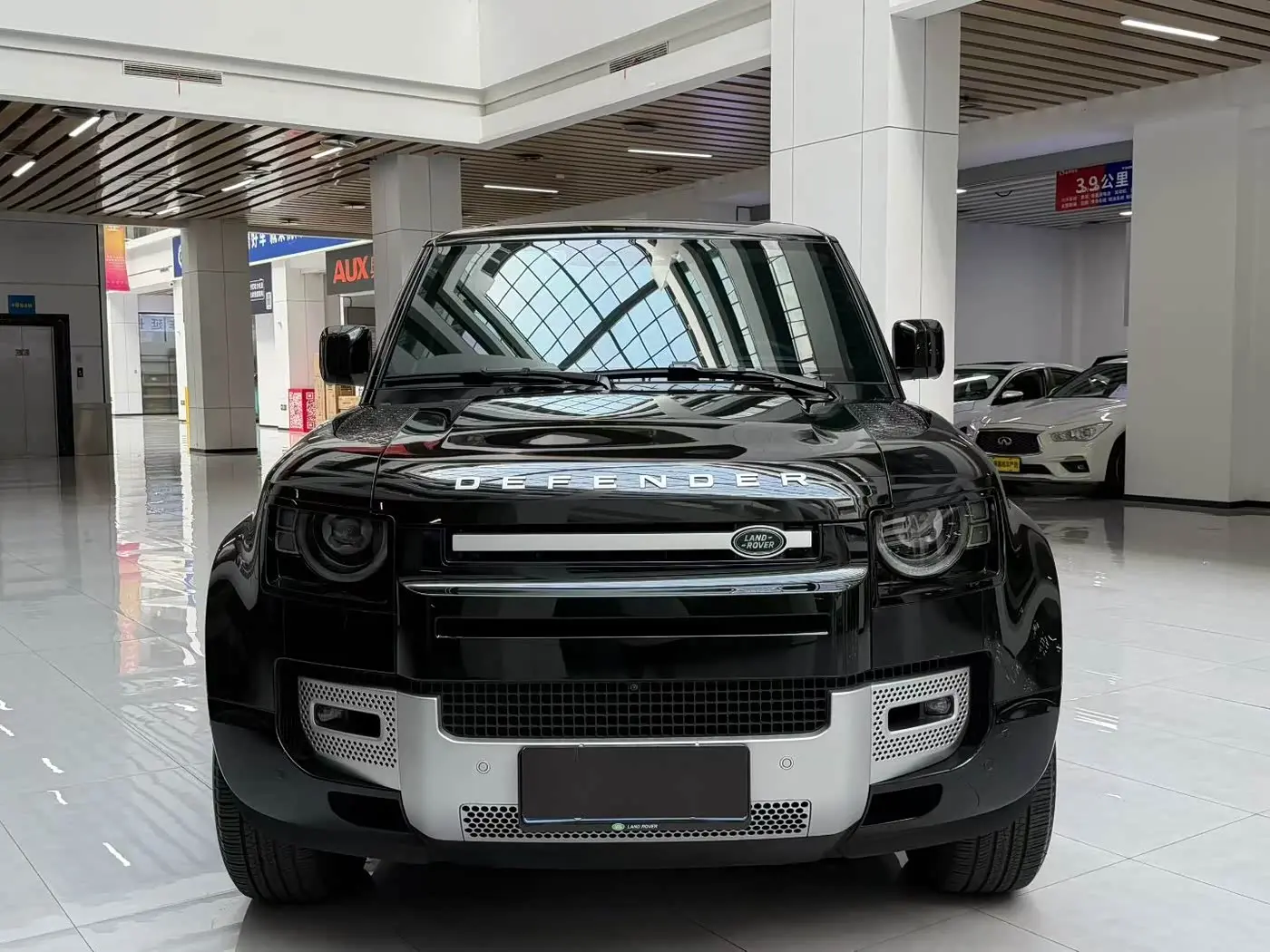 Land Rover Defender 2024 — Photo 1/9