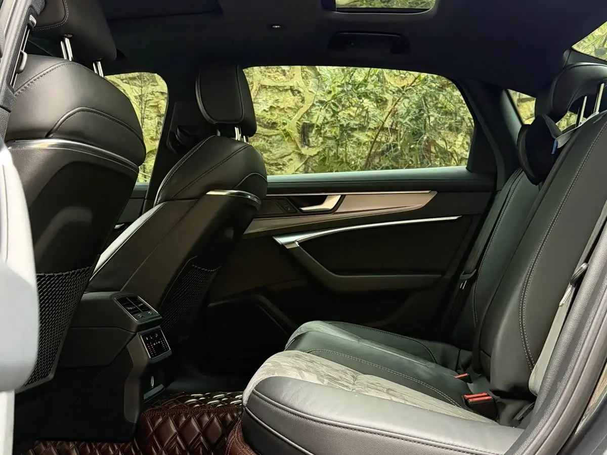 Audi A6L 2021 — Photo 6/9
