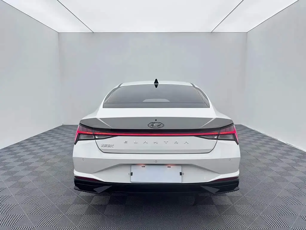 Hyundai Elantra 2023 — Photo 5/18