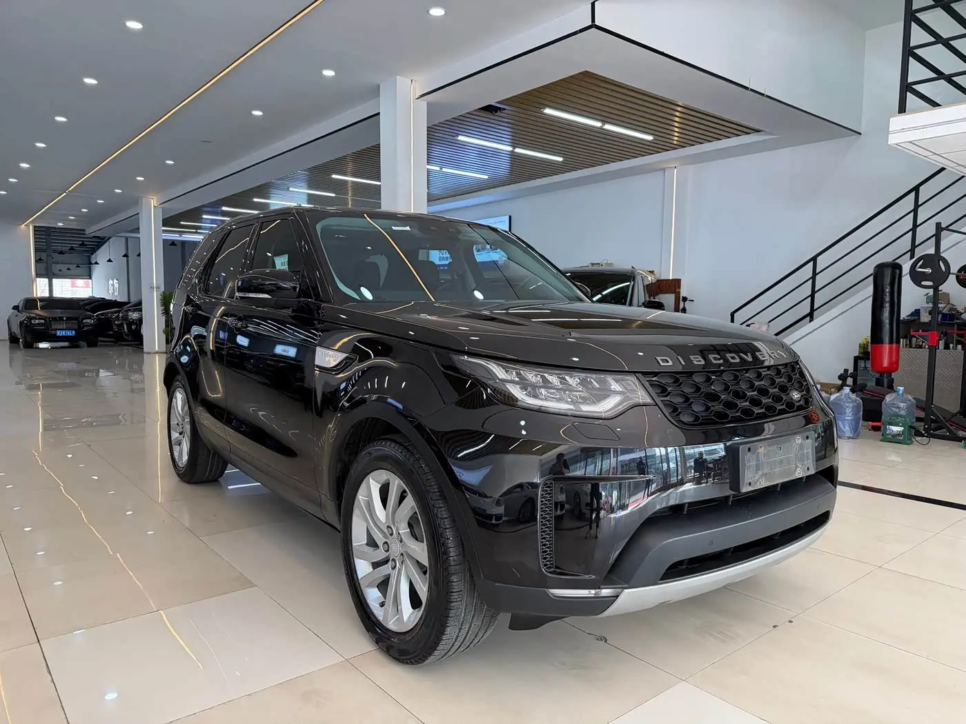 Land Rover Discovery 2017 — Photo 2/9