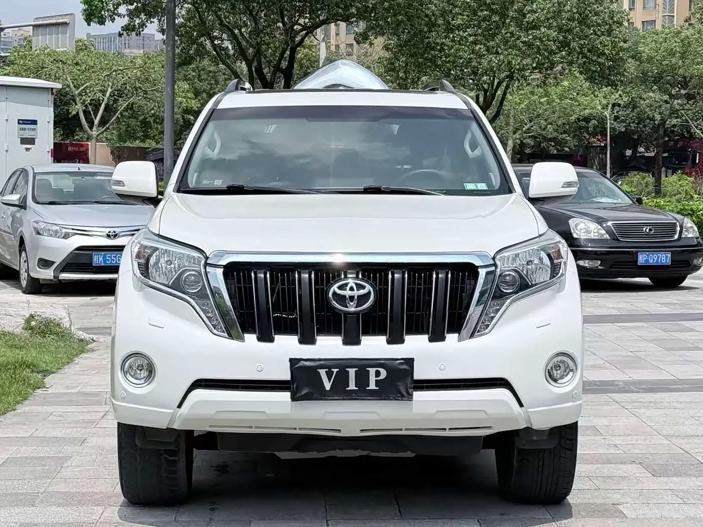 Toyota Prado 2016 — Photo 2/20