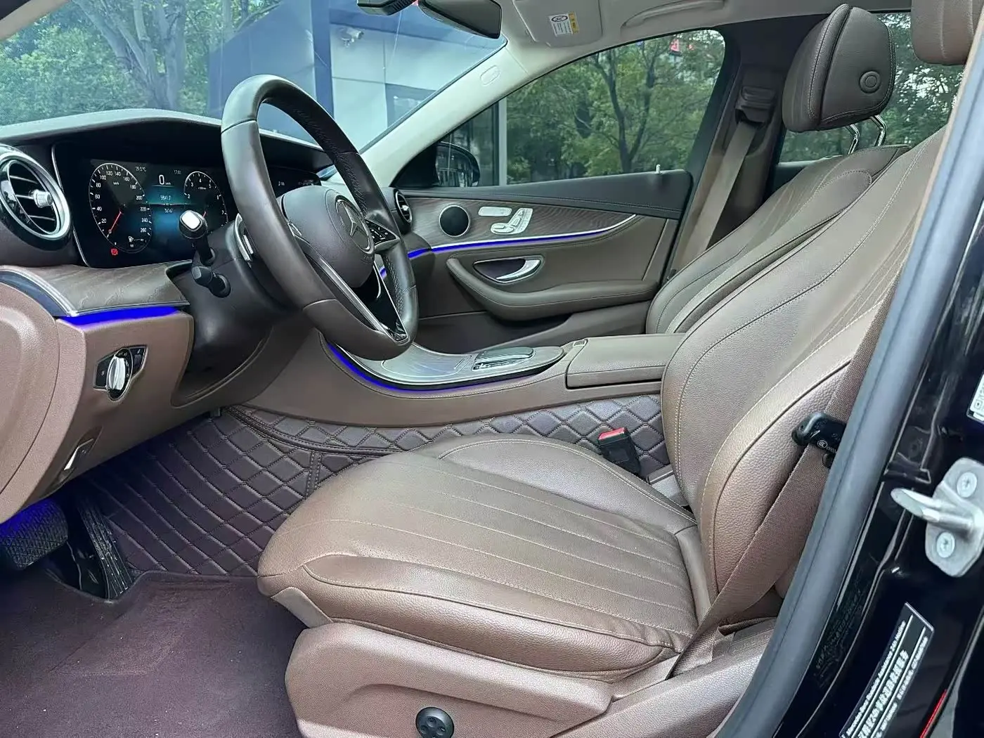 Mercedes-Benz E-Class 2021 — Photo 6/9