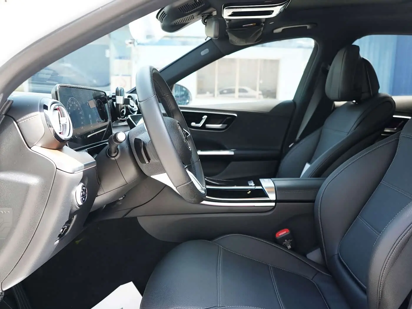 Mercedes-Benz C-Class 2024 — Photo 12/19
