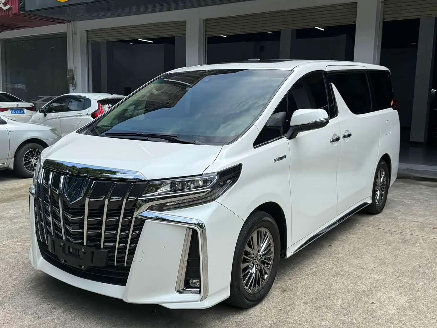 Toyota Alphard 2022 — Photo 3/18