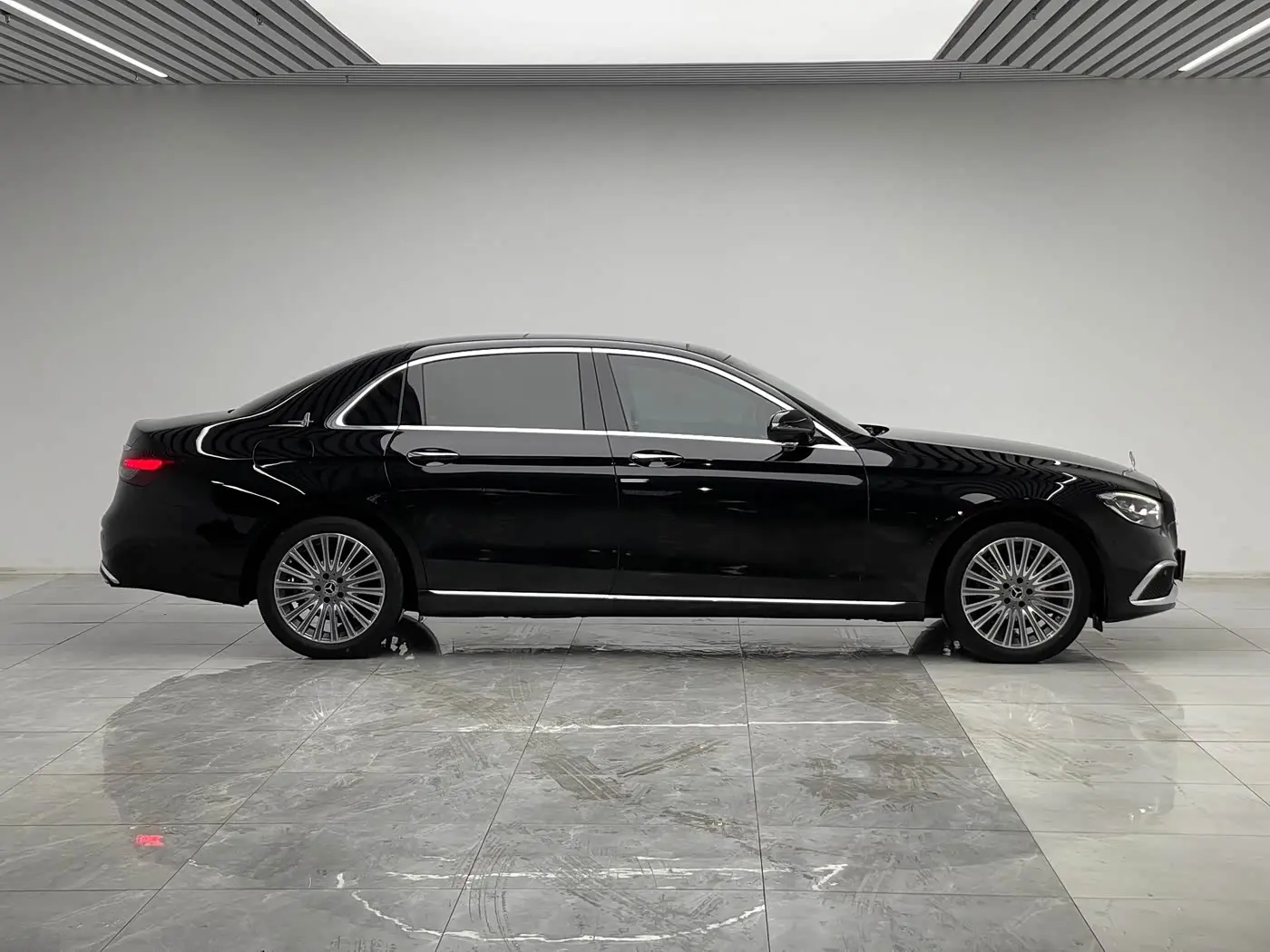 Mercedes-Benz E-Class 2021 — Фото 8/20
