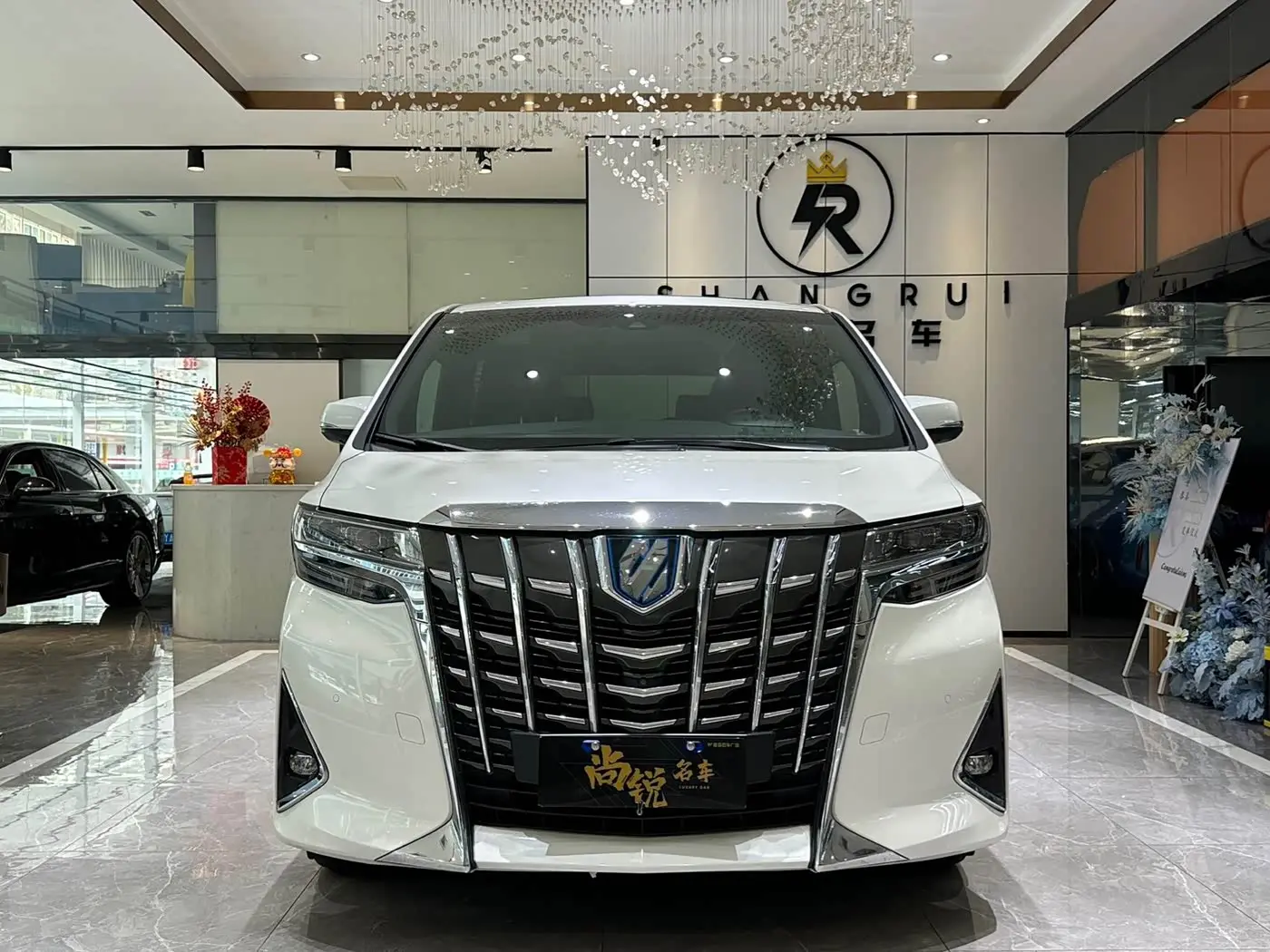 Toyota Alphard 2019 — Photo 2/13