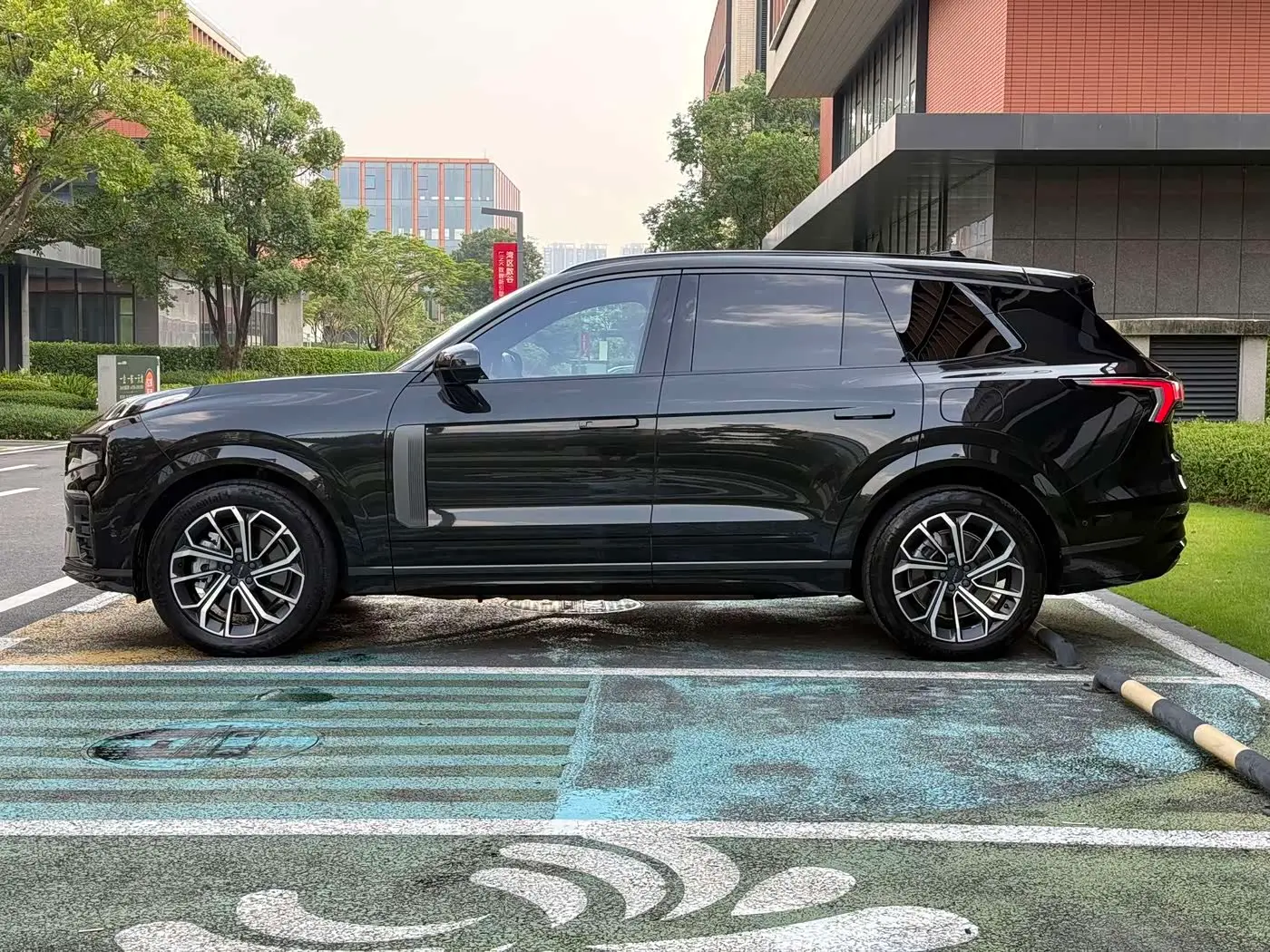 Lynk & Co 09 EM-P 2022 — Photo 8/12