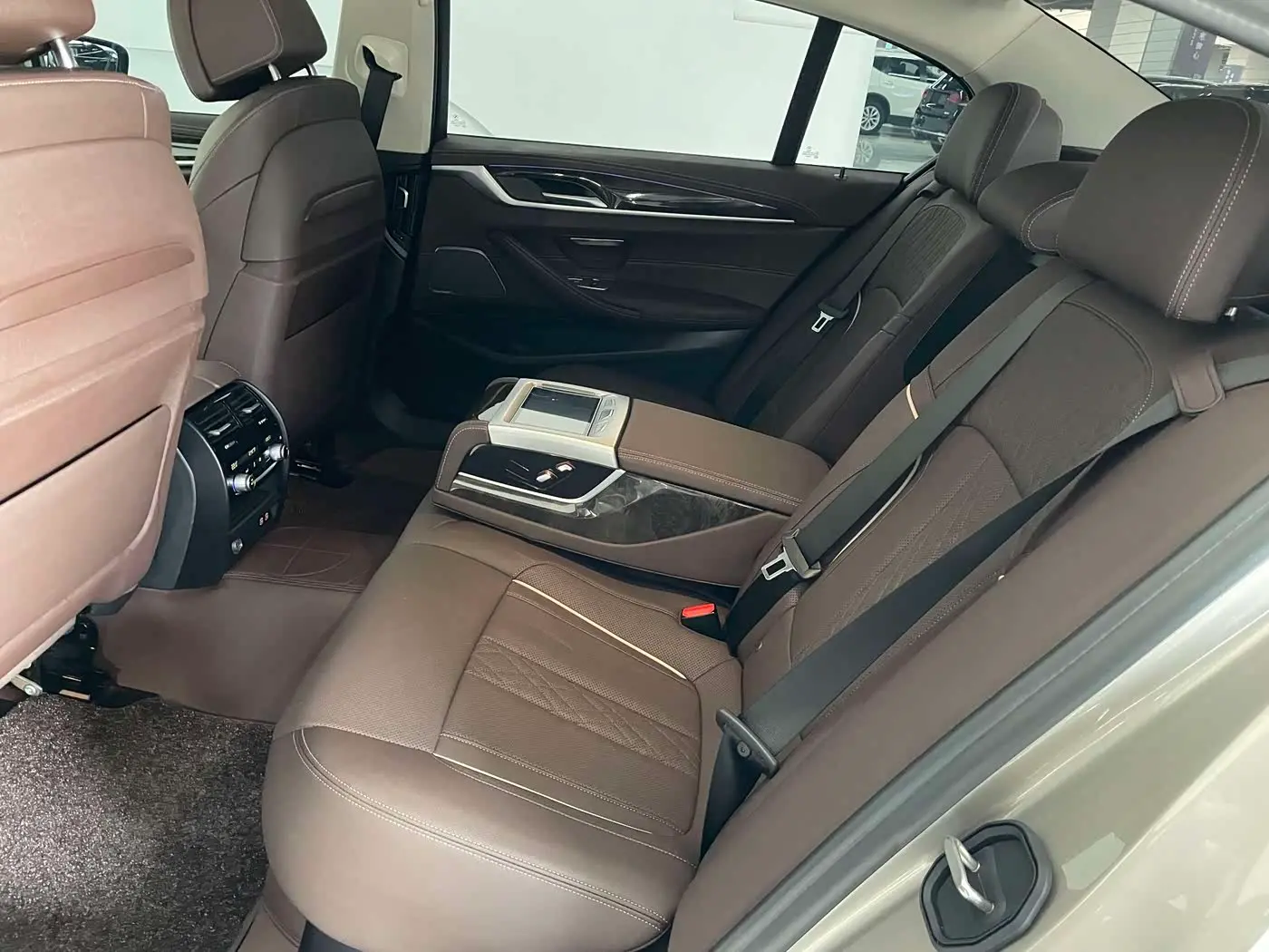 BMW 5 Series 2021 — Şəkil 8/12