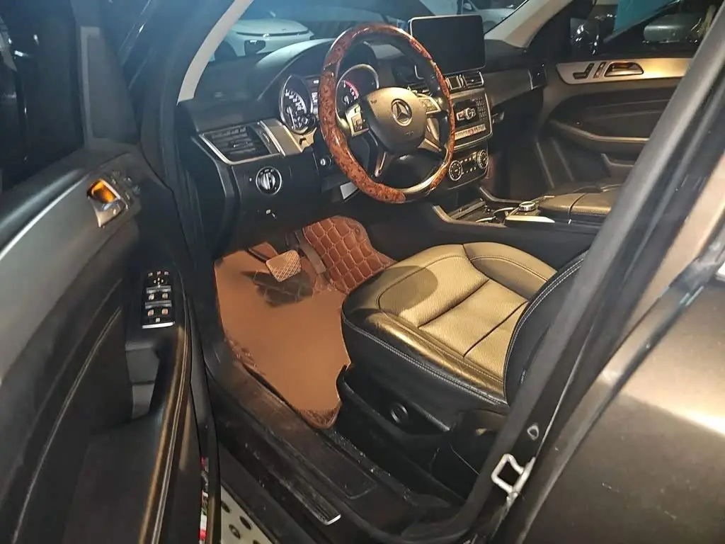 Mercedes-Benz M-Class 2015 — Photo 14/20