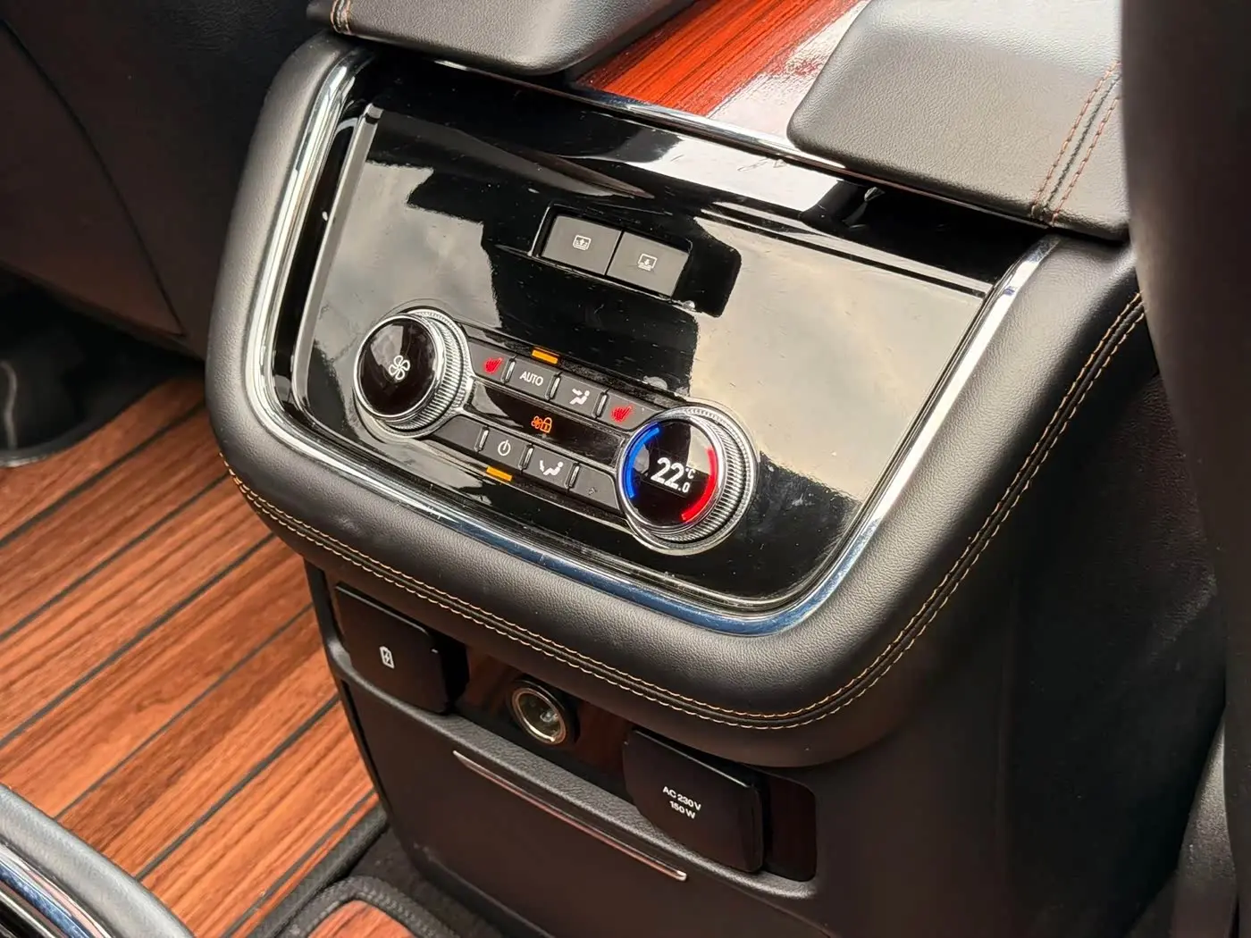 Lincoln Navigator 2022 — Photo 9/13