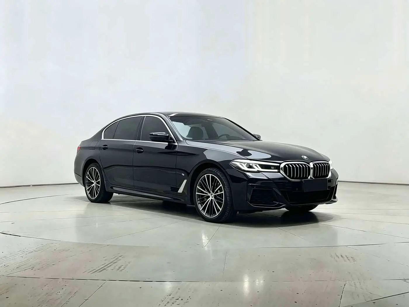 BMW 5 Series 2023 — Фото 3/13