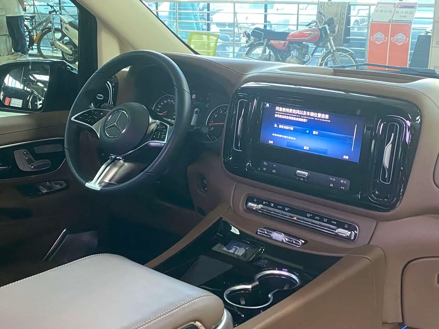 Mercedes-Benz Vito 2025 — Photo 8/15