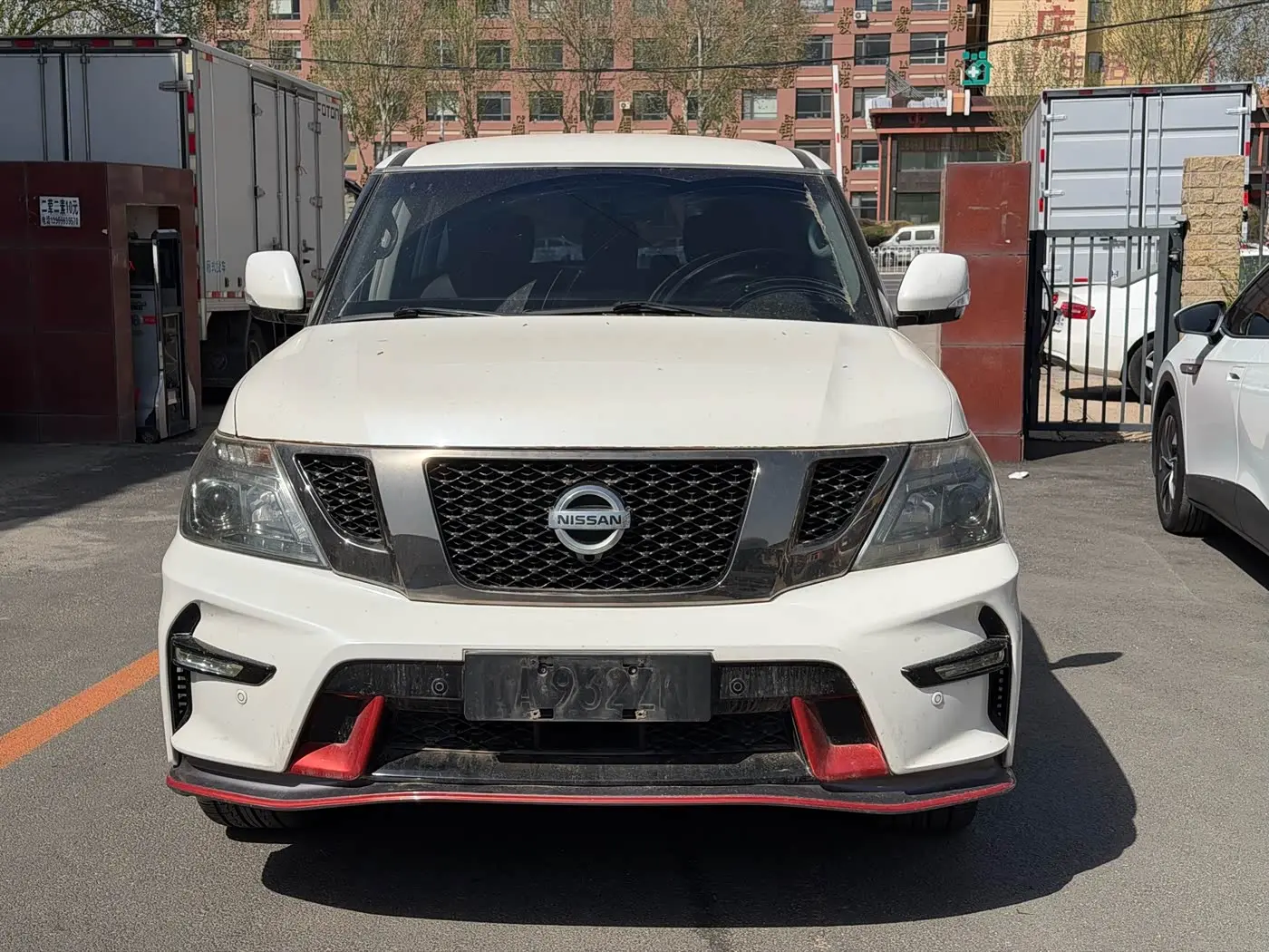 Nissan Patrol 2017 — Photo 1/9