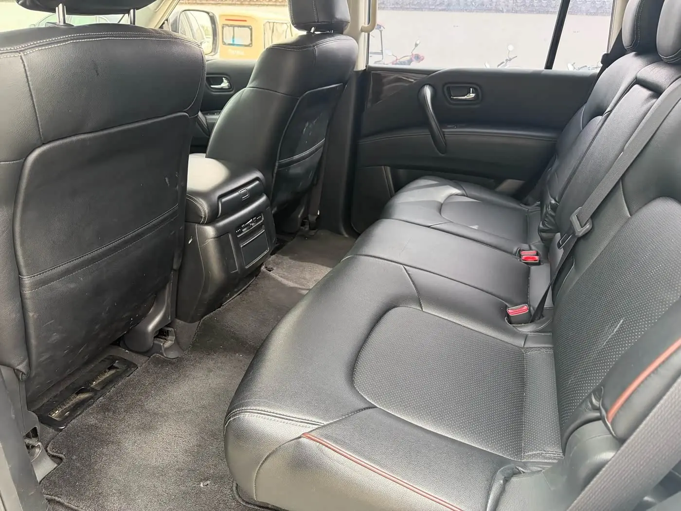 Nissan Patrol 2017 — Photo 8/9