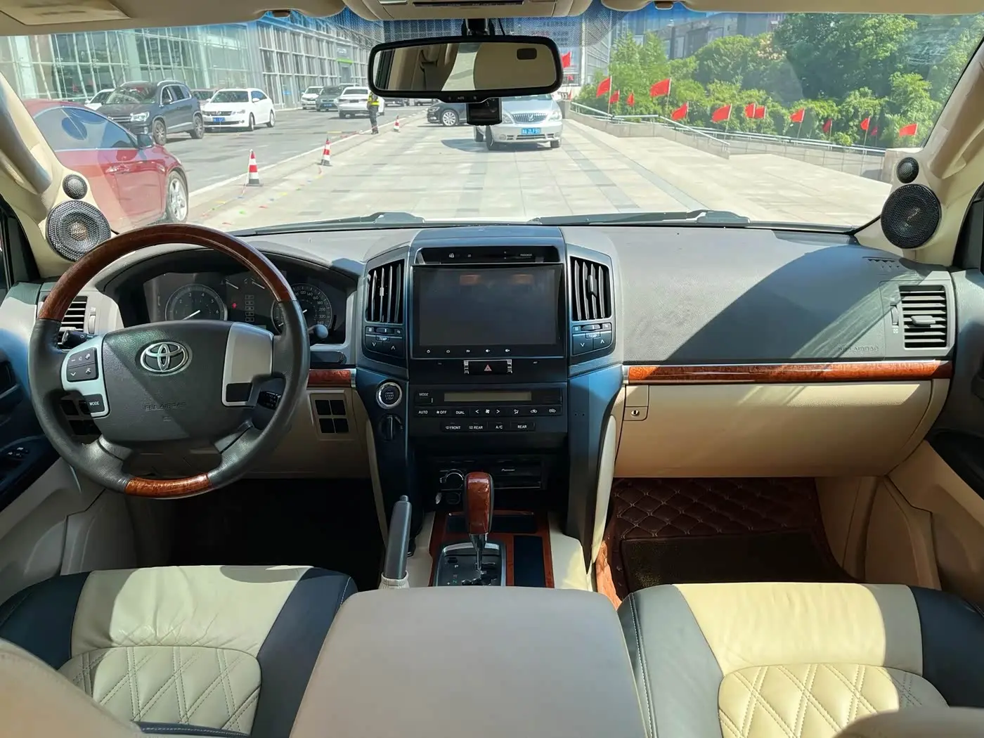 Toyota Land Cruiser 2015 — Photo 15/18