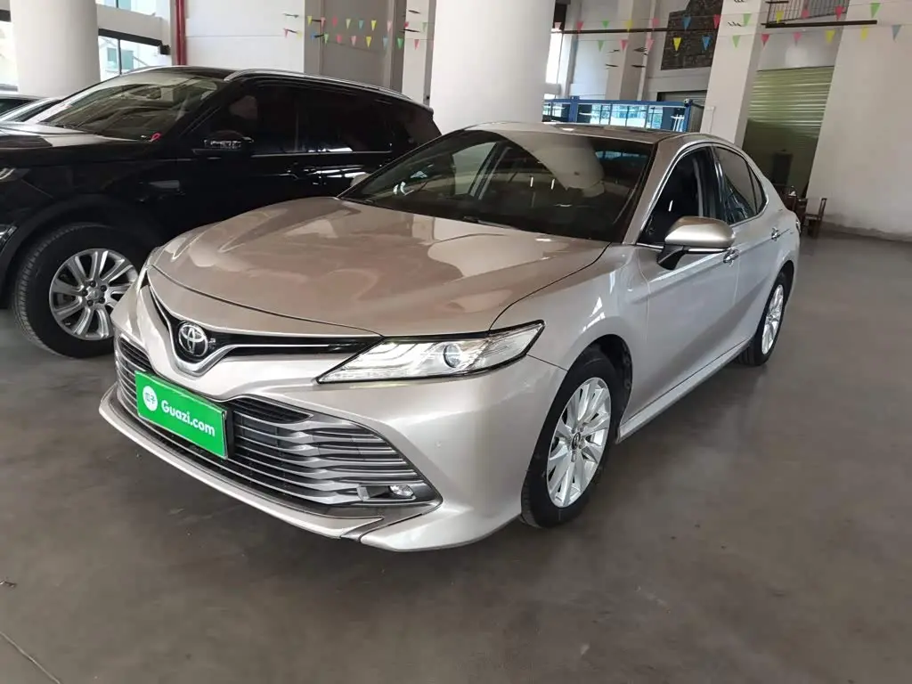 Toyota Camry 2020 — Фото 1/20