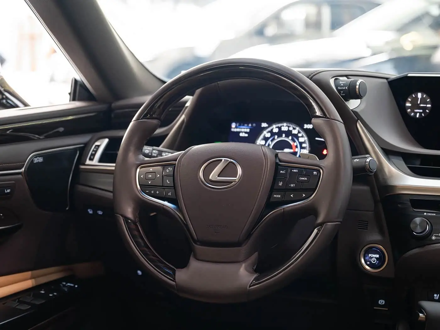 Lexus ES 2020 — Photo 14/20