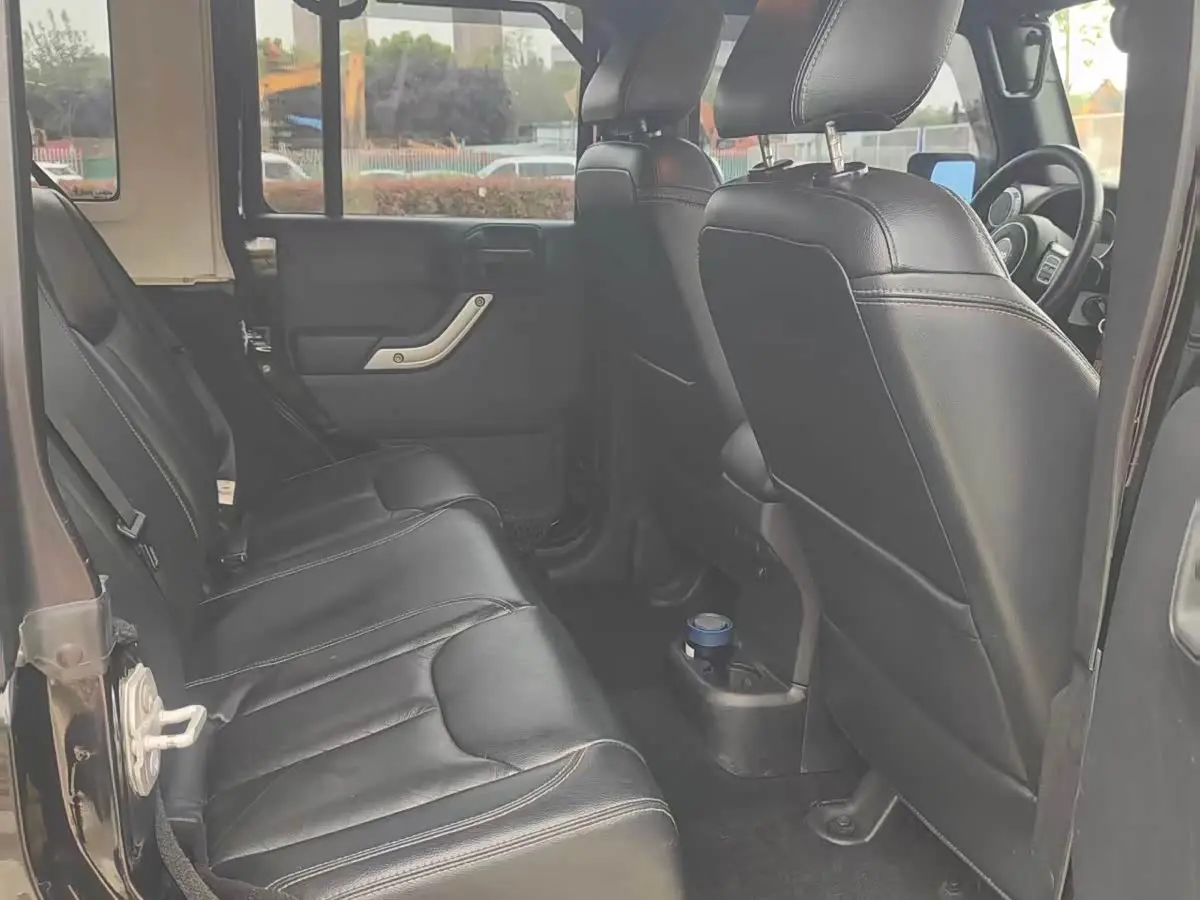 Jeep Wrangler 2016 — Photo 10/20