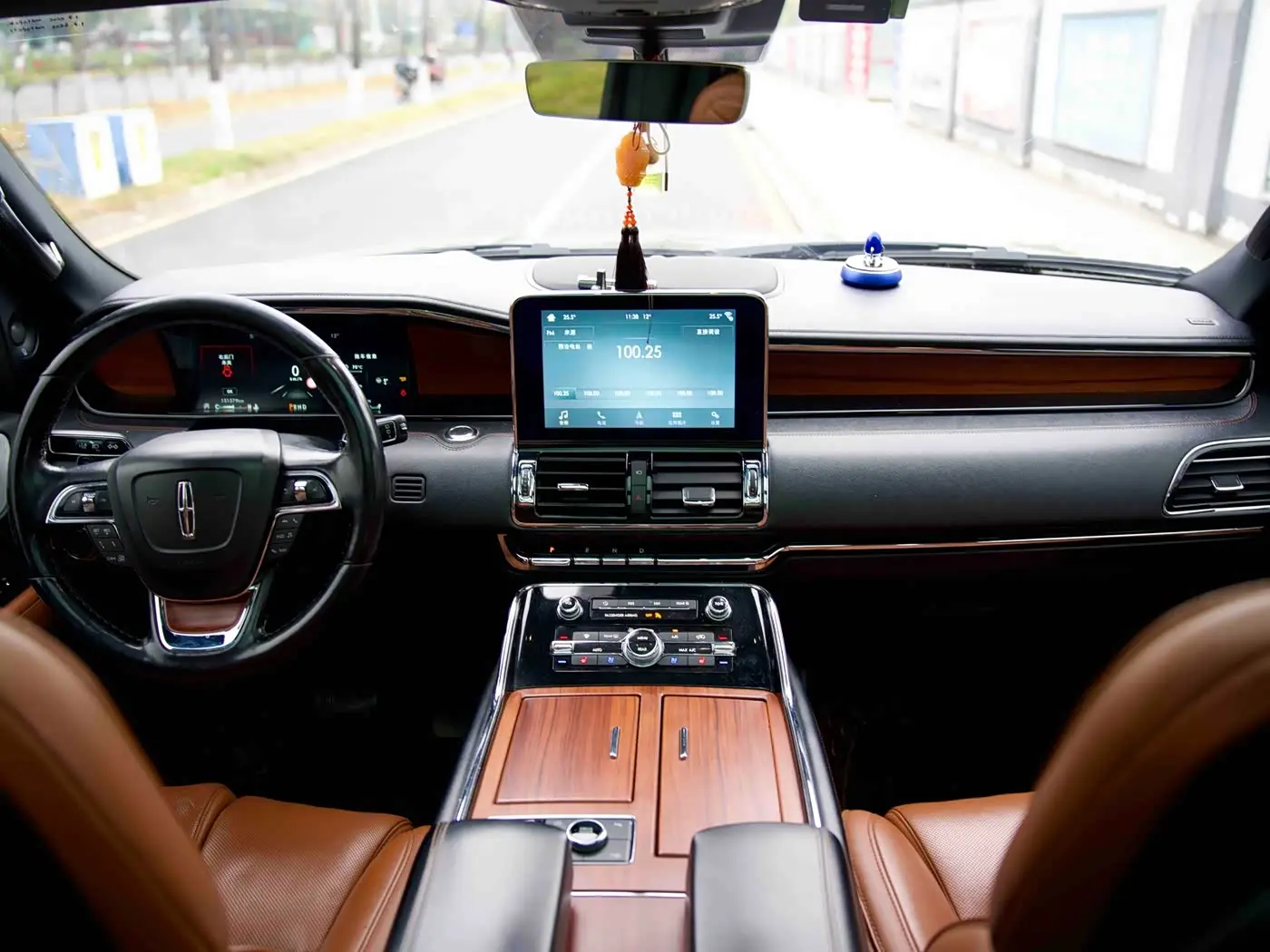 Lincoln Navigator 2019 — Photo 17/18
