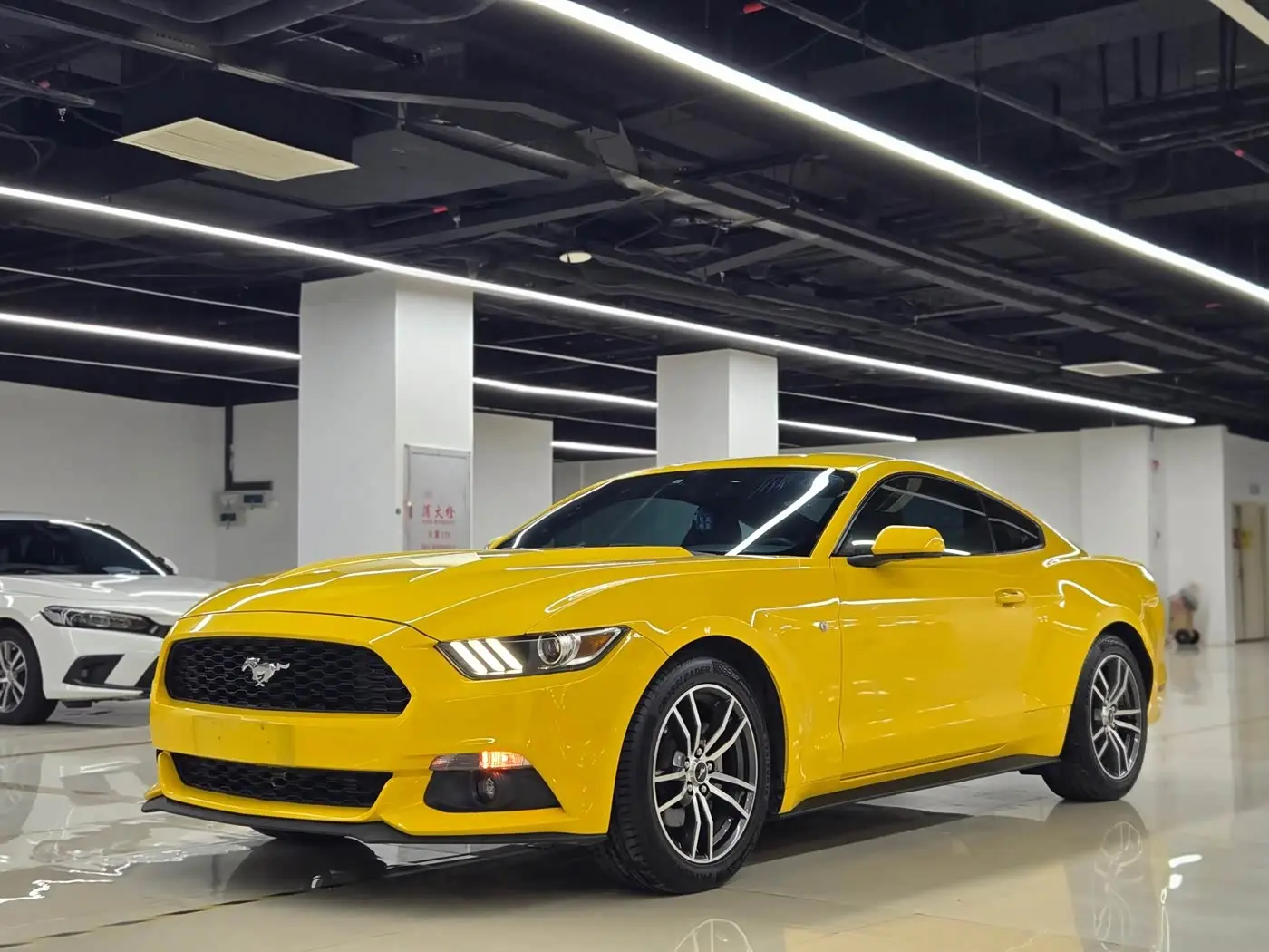 Ford Mustang 2018 — Photo 1/9