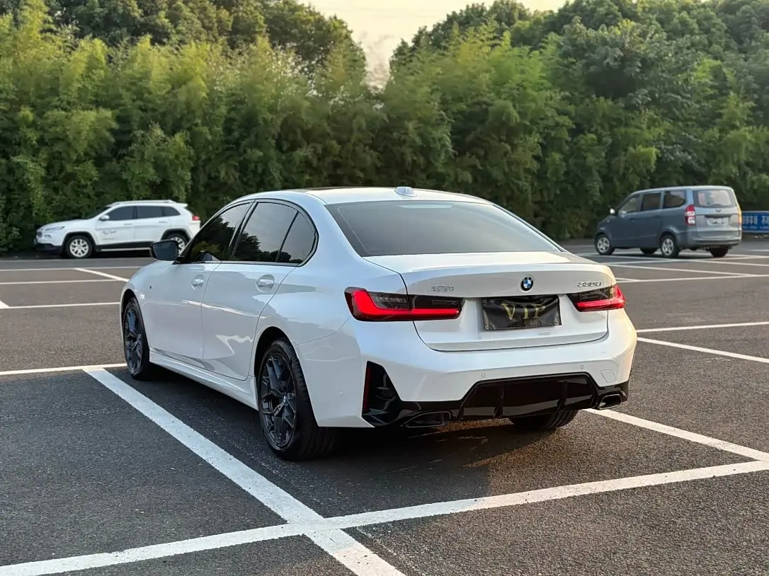 BMW 3 Series 2025 — Photo 7/9