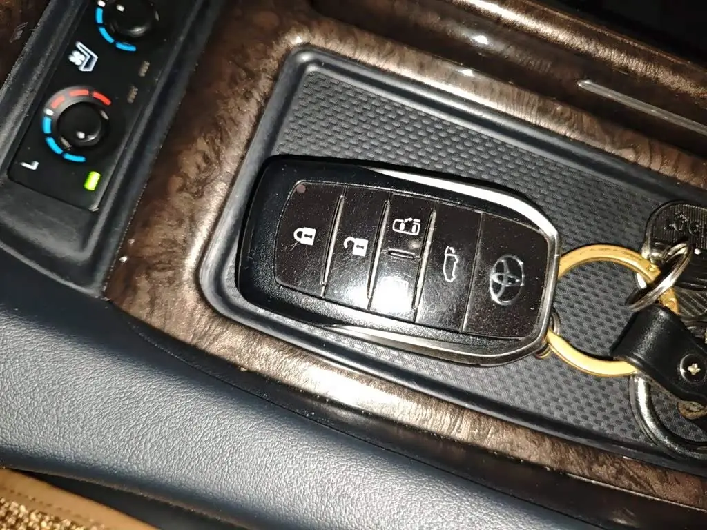 Toyota Alphard 2021 — Photo 12/20