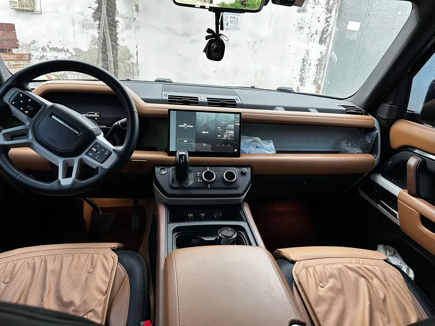 Land Rover Defender 2023 — Photo 5/9