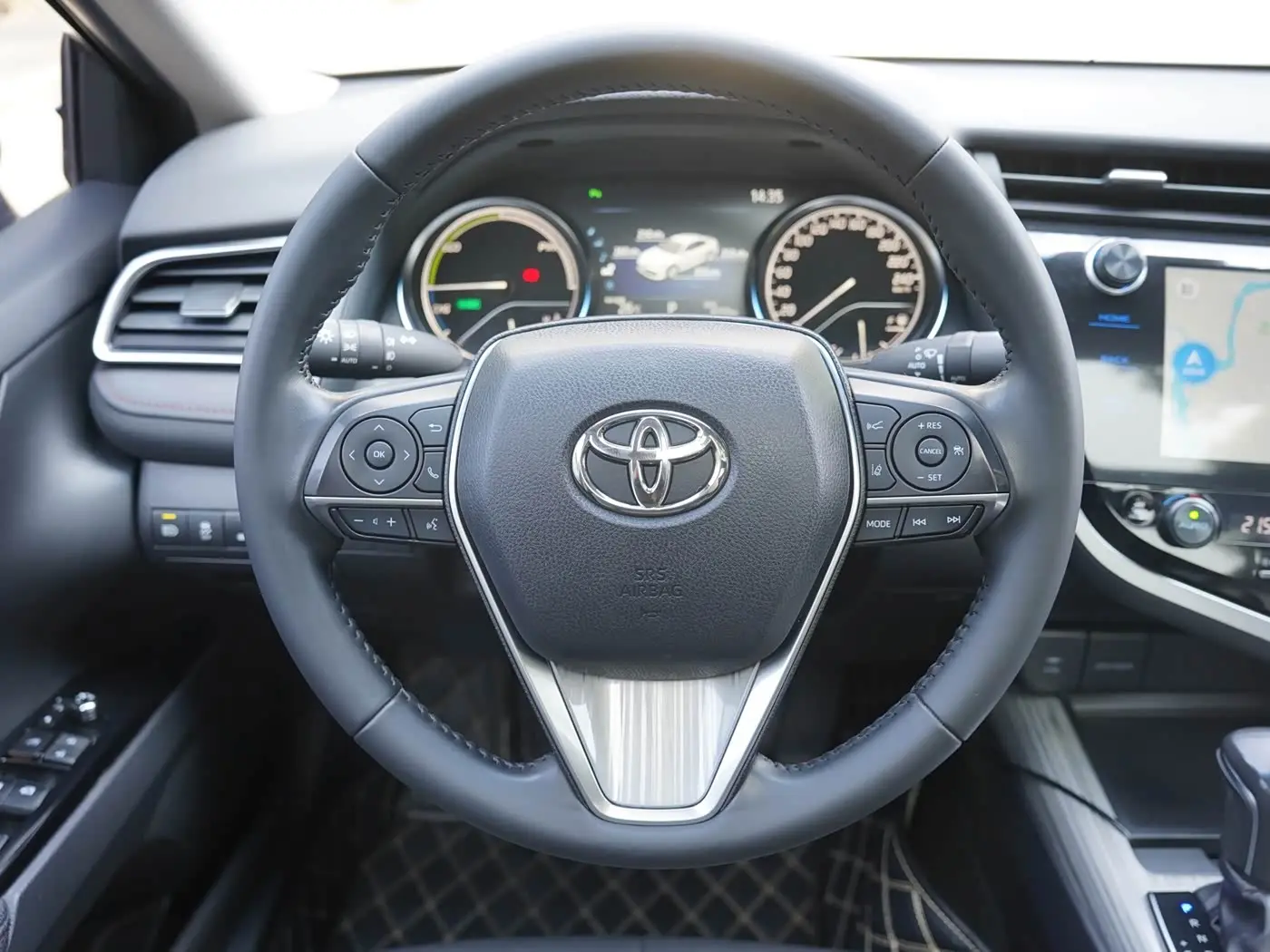 Toyota Camry 2020 — Фото 15/20